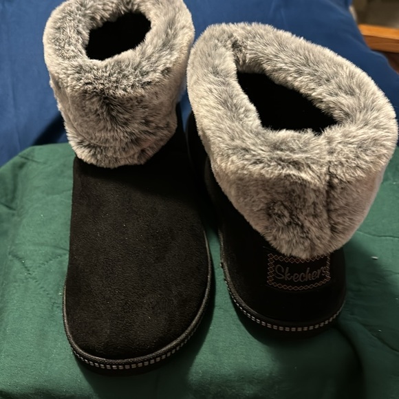 NEW ( no tags) Skechers slipper boots size 8 - Picture 5 of 7
